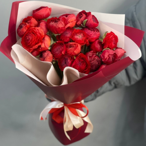 Букет из 21 красного ранункулюса в Котельниках