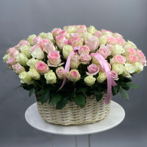 Композиция в корзине из 101 кенийской розы пастельный микс (40 см) в Котельниках