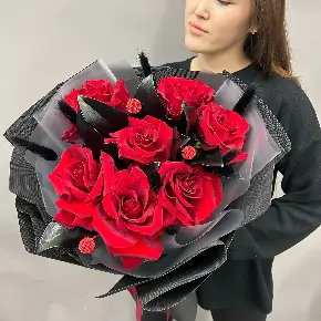 Букет из 7 красных французских роз " Рубин" в Котельниках