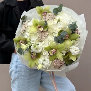 Букет "Эдем" из гортензии, орхидей, эустом, эвкалипта и озатамнуса в Котельниках