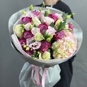 Букет из роз, гортензии и эустом в Котельниках