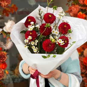 Букет "Марс" из георгин и хамелациума в Котельниках