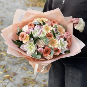 Букет "Лиссабон" из пионовидных роз, поновидных лилий и гербер  в Котельниках