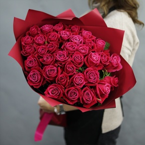 Букет из 35 малиновых роз Шангрила (50 см) в Котельниках
