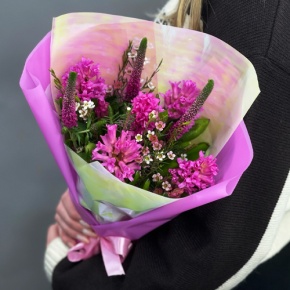 Букет "Вспышка" из гиацинтов, хамелациума и вероники в Котельниках