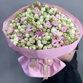 Букет "Богиня" из кустовых роз и эустом в Котельниках