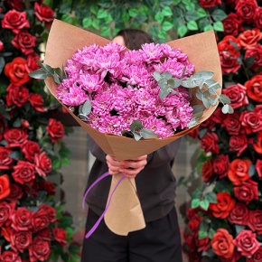 Букет  "Гармония" из 7 хризантем с эвкалиптом в Котельниках