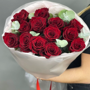 Букет из 13 роз Эквадор Эксплорер (60 см) в Котельниках