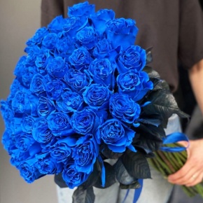 Букет из 51 синей розы Эквадор под ленту (70 см) в Котельниках