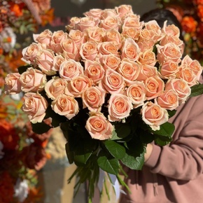 Букет из 51 персиковой розы (60 см) в Котельниках