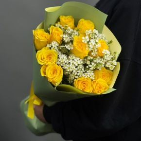 Букет "Нотка счастья" из лимонных роз и хамелациума (40 см) в Котельниках