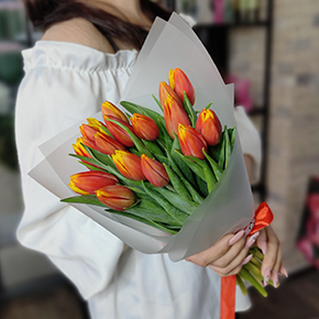 Букет из 15 огненных тюльпанов в Котельниках
