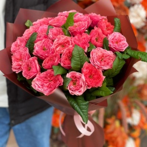Букет из 25 махровых пионовидных роз Риджентс парк  (60 см) в Котельниках