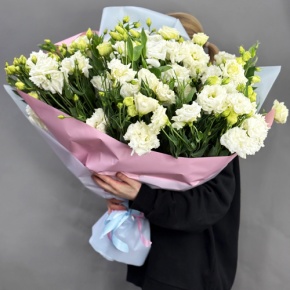 Букет "Изысканность" из 31 белой эустомы в Котельниках