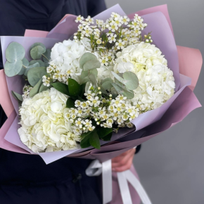 Букет "Суприм" из гортензий и хамелациума в Котельниках