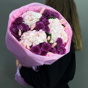 Букет "Фиалка" из гортензий и хризантем в Котельниках