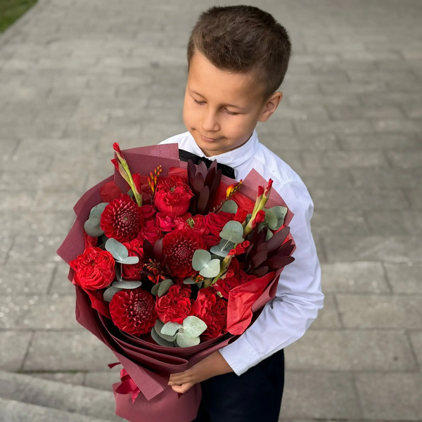 Букет с георгинами, розами и леукадендроном в Котельниках
