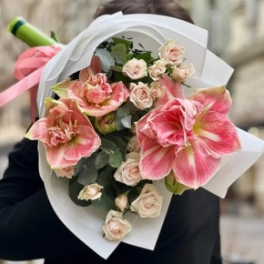 Букет "Анель" из амариллисов и кустовых роз в Котельниках