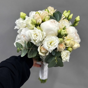 Свадебный букет из пионов, эустом и кустовых роз в Котельниках
