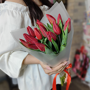 Букет из 15 красных тюльпанов в Котельниках