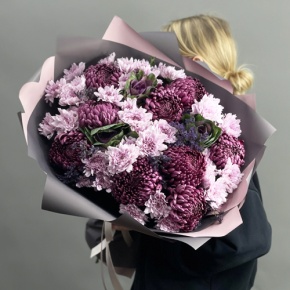 Букет "Виолетта" из хризантем Бигоуди, лимониума, брассики и кустовых хризантем в Котельниках