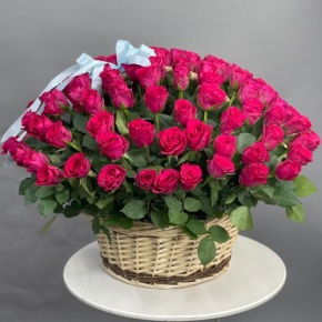 Композиция в корзине из 151 малиновой розы в Котельниках