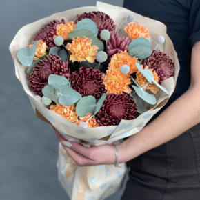 Букет "Персиковый раф" из хризантем Бигоуди, краспедии и диантусов в Котельниках