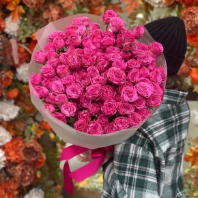 Букет из 35 малиновых кустовых пионовидных роз (60 см) в Котельниках