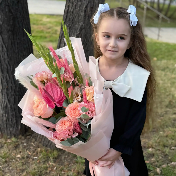 Букет на 1 сентября с гладиолусами, розами и антуриумом в Котельниках