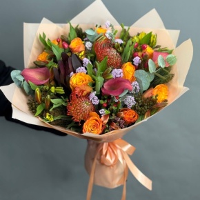 Букет "Даниэлла" из калл, роз, гиперикума, сафари, капса и лейко в Котельниках