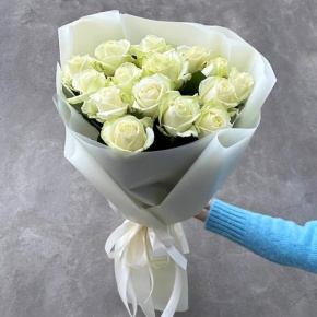 Букет "Умка" из 15 белых роз (50 см) в Котельниках