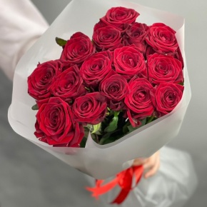 Букетик из 15 красных роз (60 см) в Котельниках