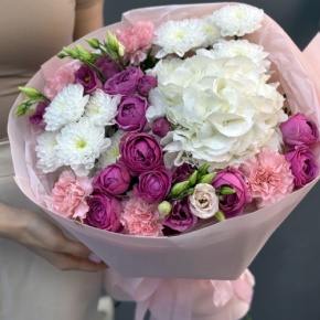 Букет "Вуаль" из хризантемы, кустовых пионовидных роз Мисти Баблз, диантусов, Голландской гортензии и эустом в Котельниках