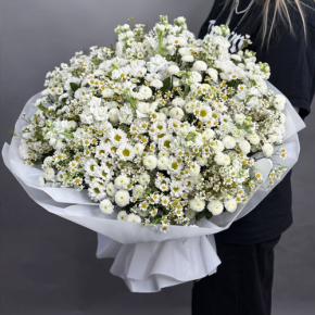 Букет "Эдем" из хризантем, маттиол и ромашек в Котельниках