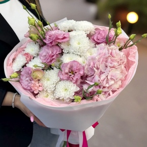 Букет "Табу" из хризантемы, Голландской гортензии и эустомы в Котельниках