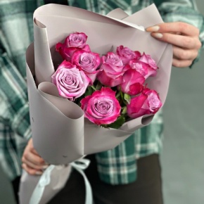 Букет "Сесилия" из 9 фиолетовых роз кения (40 см) в Котельниках