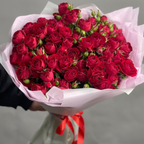 Букет из 17 красных кустовых пионовидных роз (50 см) в Котельниках