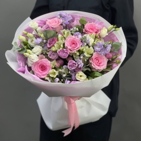 Букет "Хлоя" из альстромерий, кустовых роз, ароматных маттиол, эустом и махровых роз в Котельниках