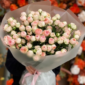 Букет из 35 нежных кустовых роз (40 см) в Котельниках