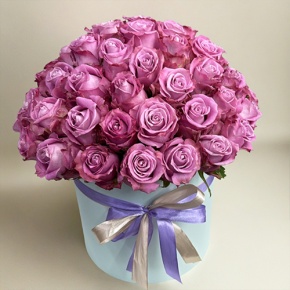 Композиция в шляпной коробке из 51 розы Меритим в Котельниках