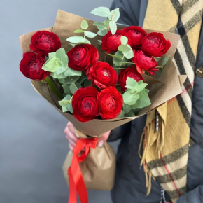 Букет из 11 ранункулюсов и эвкалипта в Котельниках