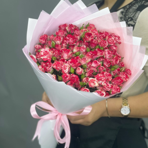 Букет из 19 кустовых роз Фаерворкс (60 см) в Котельниках