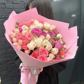 Микс из 15 кустовых роз в розовом фоамиране ( 50 см)  в Котельниках