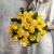 Букет из 25 лимонных роз с рускусом (40 см) в Котельниках Букет из 25 лимонных роз с рускусом (40 см) в Котельниках