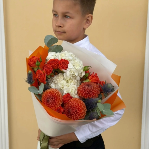 Букет на 1 сентября с белой гортензией, георгинами и эрингиумом в Котельниках