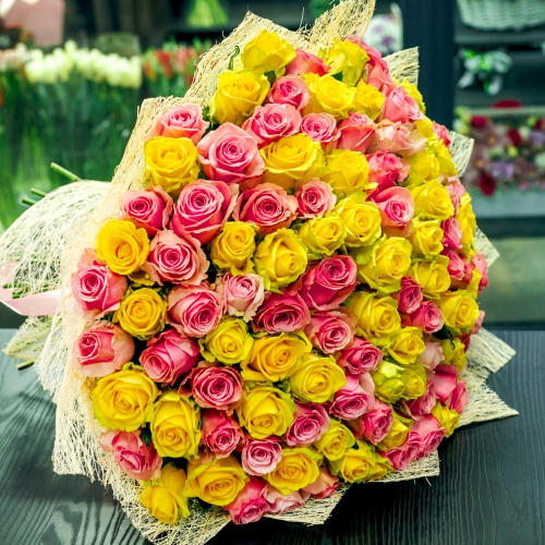 Букет из 101 розовой и лимонной розы (50 см) в Котельниках