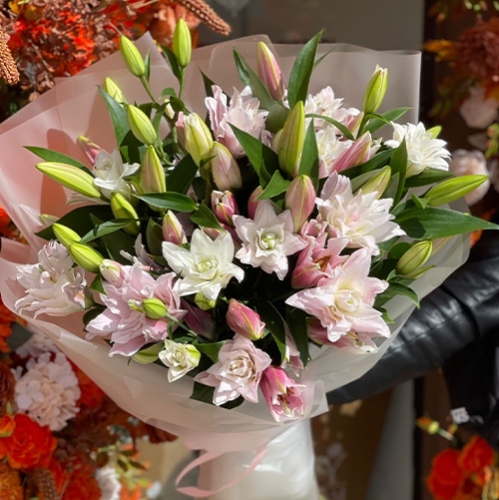 Букет из 11 ароматных пионовидных лилий в Котельниках