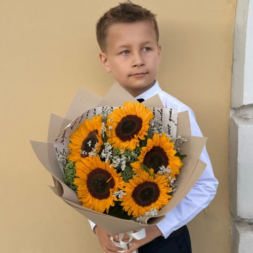 Букет на 1 сентября из 5 подсолнухов и лимониума в Котельниках