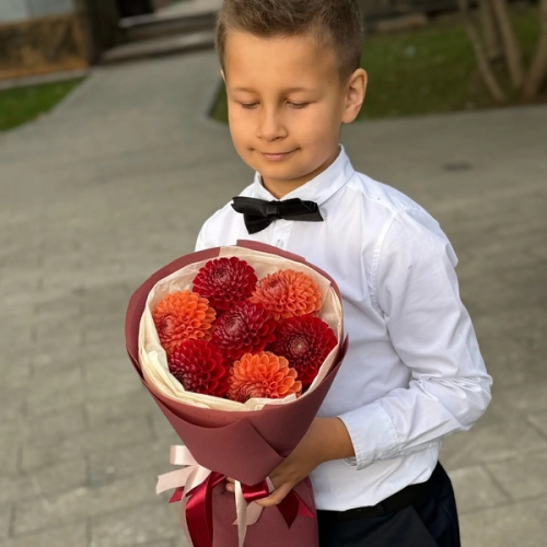 Букет из 7 сезонных георгин в Котельниках