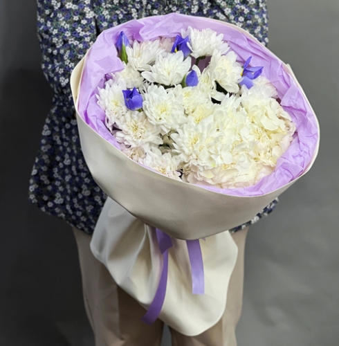Букет "Грация" из ирисов, гортензии и кустовых хризантем в Котельниках